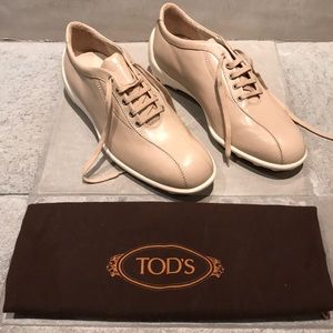 Tod’s Tan Leather Sneakers - New